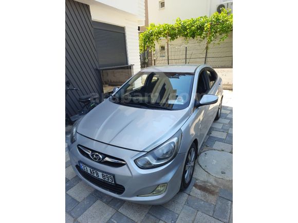 Sahibinden Hyundai Accent Blue 1.6 CRDI Mode Plus 2013 Model  175.000 km Gri (Gümüş)