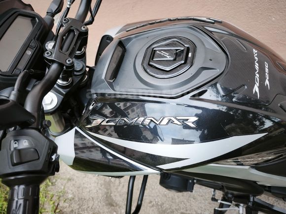 Memurdan Bajaj Dominar 250 D