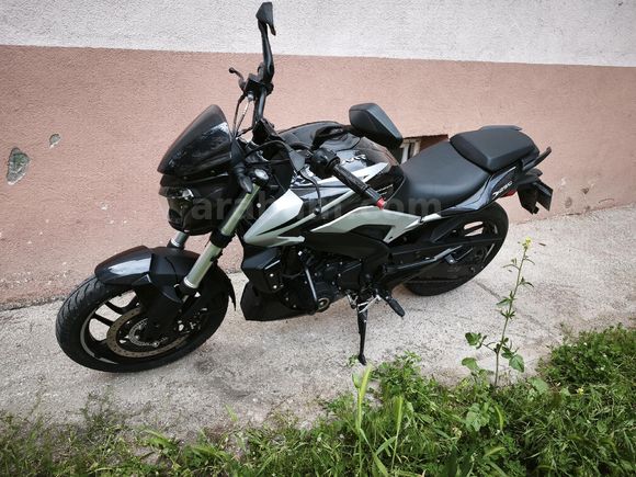Memurdan Bajaj Dominar 250 D