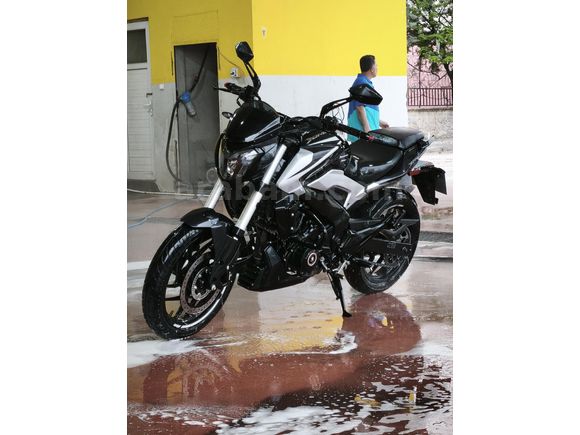 Memurdan Bajaj Dominar 250 D