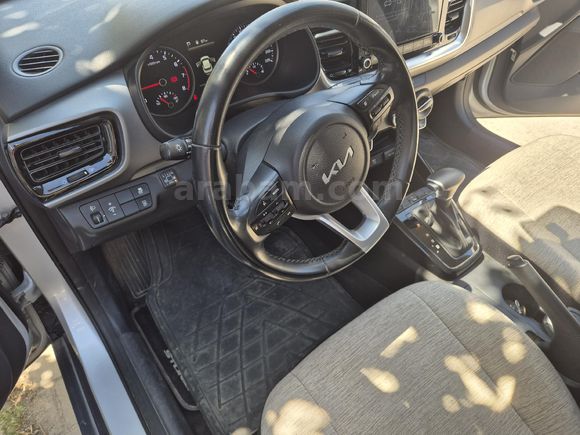Sahibinden Kia Stonic 1.4 MPI Cool 2021 Model  53.000 km Gri