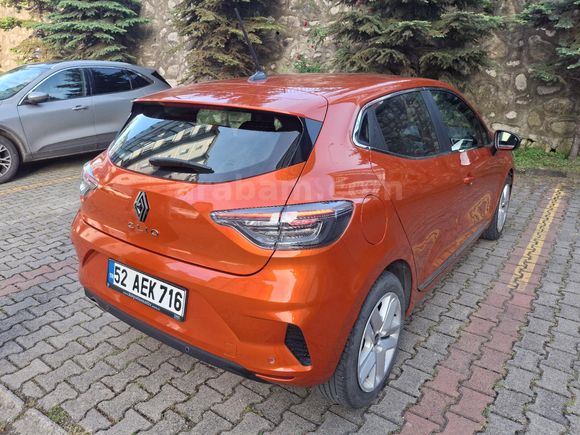 Renault Clio 1.0 TCe Evolution 2023 Model