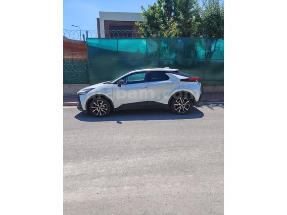 Lexusdan tek farkı Toyota amblemi. Lexus konforu, ve donanımı arayanlara...
