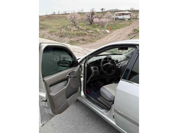 Sahibinden Ford Focus 2.0 Ghia 2001 Model 