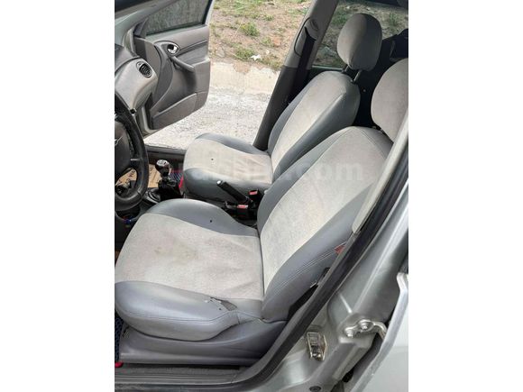 Sahibinden Ford Focus 2.0 Ghia 2001 Model 