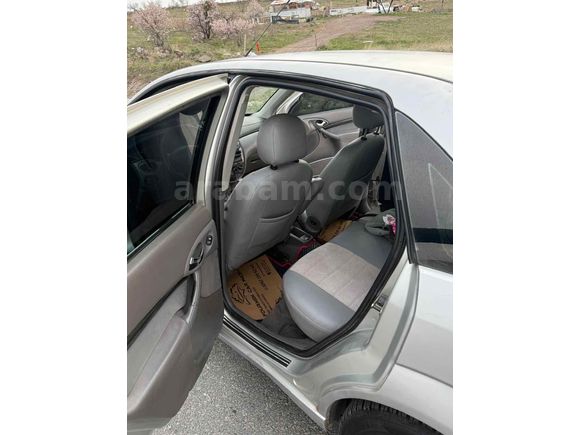 Sahibinden Ford Focus 2.0 Ghia 2001 Model 