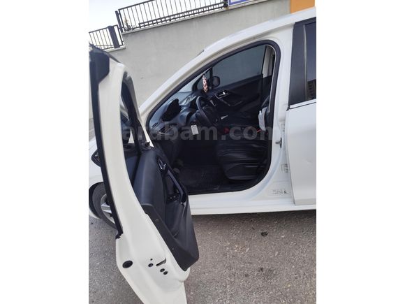 Sahibinden Peugeot 208 1.0 VTi Access 2013 Model
