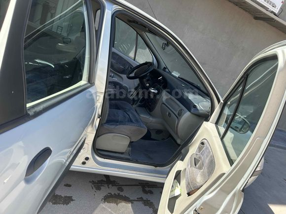 Sahibinden Renault Scenic 1.6 RXT 2000 Model 
