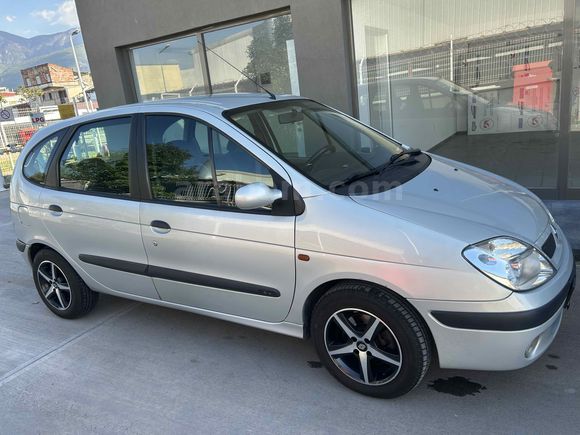 Sahibinden Renault Scenic 1.6 RXT 2000 Model 