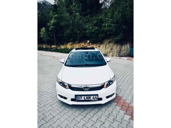 Sahibinden  HATASIZ BOYASIZ TRAMERSİZ HONDA  Civic 1.6i VTEC Eco Elegance 2012 Model 40.yıl 