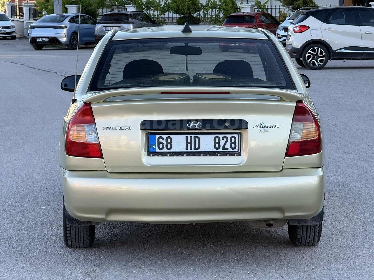 Galeriden Hyundai Accent 1.3 LX 2001 Model Aksaray 325.000 km Şampanya 6