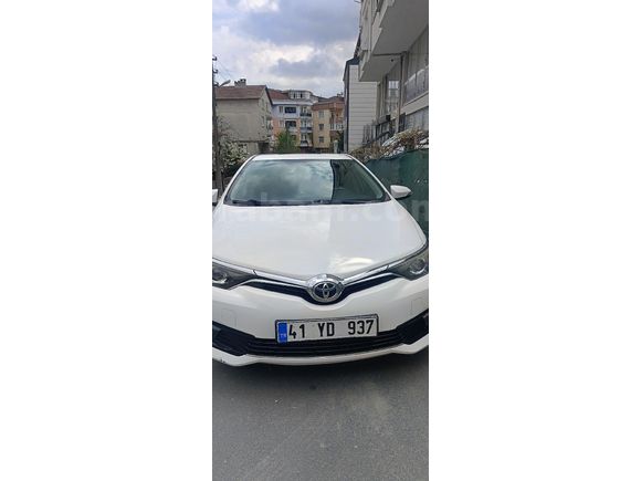 Sahibinden Toyota Auris 1.4 D-4D Active 2015 Model  138.000 km Beyaz