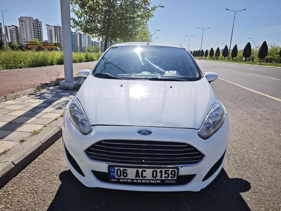 Sahibinden Ford Fiesta 1.5 TDCi Trend 2015 Model  Beyaz