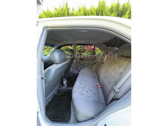 Sahibinden Hyundai Accent 1.3 Admire 2004 Model  252.000 km Beyaz
