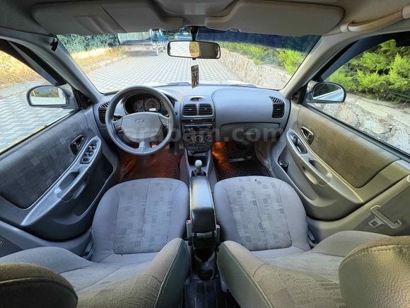 Sahibinden Hyundai Accent 1.3 Admire 2004 Model  252.000 km Beyaz