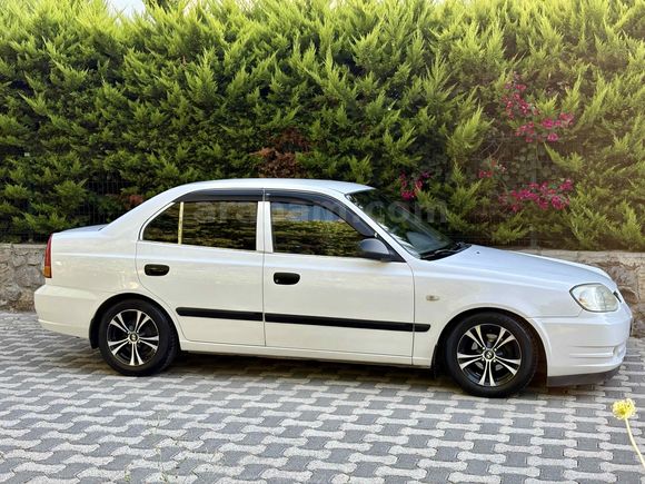 Sahibinden Hyundai Accent 1.3 Admire 2004 Model  252.000 km Beyaz