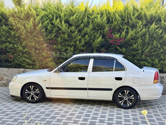 Sahibinden Hyundai Accent 1.3 Admire 2004 Model  252.000 km Beyaz