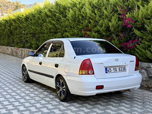 Sahibinden Hyundai Accent 1.3 Admire 2004 Model  252.000 km Beyaz