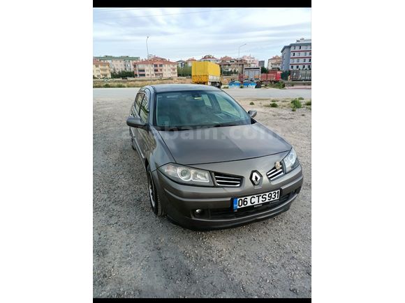 Tüm bakımları yapıldı otomatik Megane 1.6 Dynamique 2004 Model