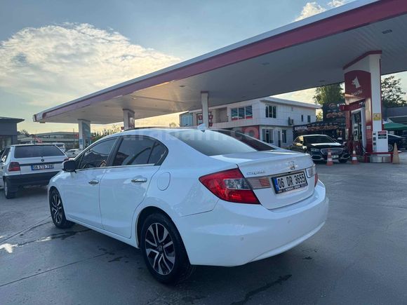 2 Sahibinden Orjinal 93 Binde Honda Civic 1.6i VTEC Eco Executive 2016 Model 