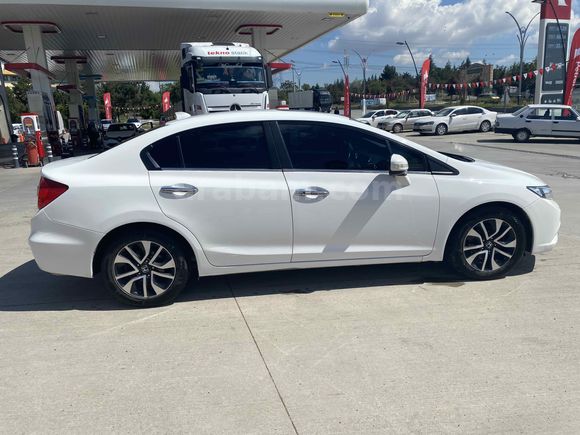 2 Sahibinden Orjinal 93 Binde Honda Civic 1.6i VTEC Eco Executive 2016 Model 