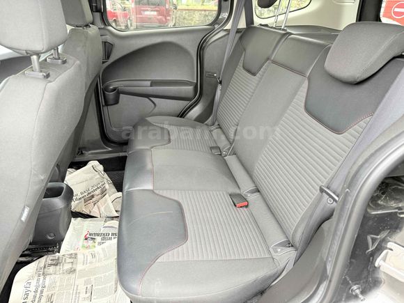 Galeriden Ford Tourneo Courier 1.5 EcoBlue Titanium 2023 Model Rize