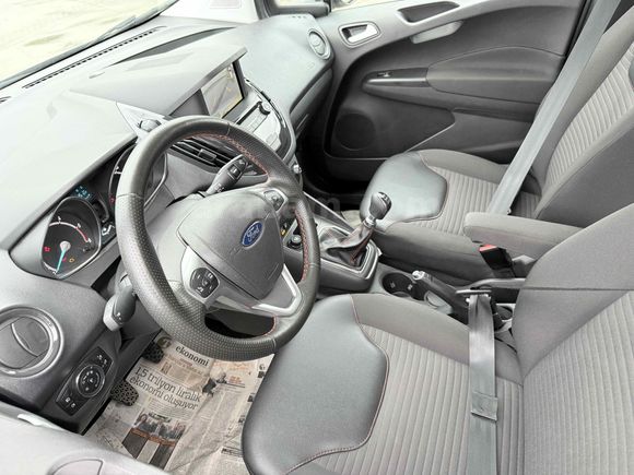 Galeriden Ford Tourneo Courier 1.5 EcoBlue Titanium 2023 Model Rize