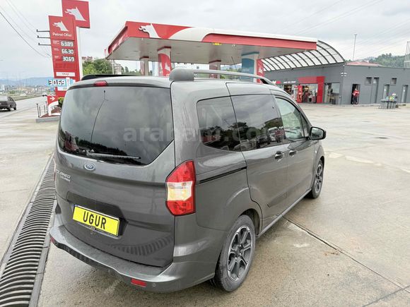 Galeriden Ford Tourneo Courier 1.5 EcoBlue Titanium 2023 Model Rize
