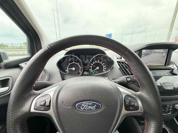 Galeriden Ford Tourneo Courier 1.5 EcoBlue Titanium 2023 Model Rize