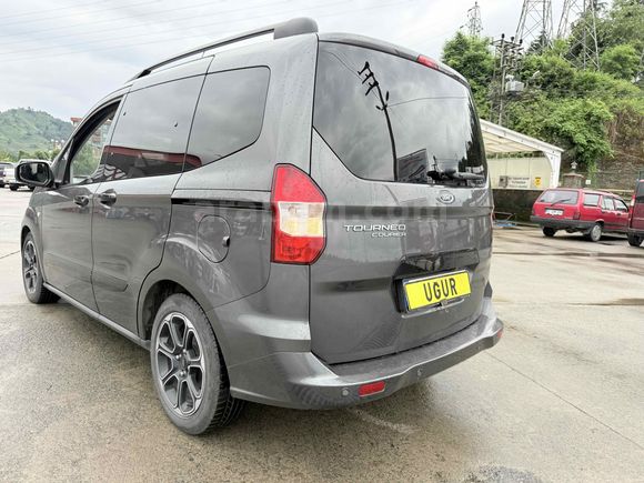 Galeriden Ford Tourneo Courier 1.5 EcoBlue Titanium 2023 Model Rize