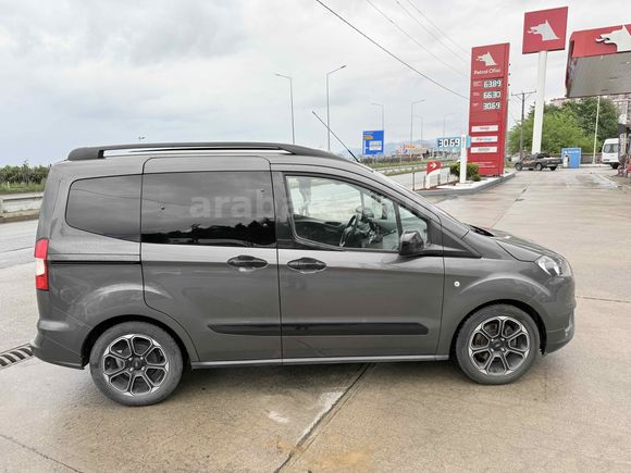 Galeriden Ford Tourneo Courier 1.5 EcoBlue Titanium 2023 Model Rize