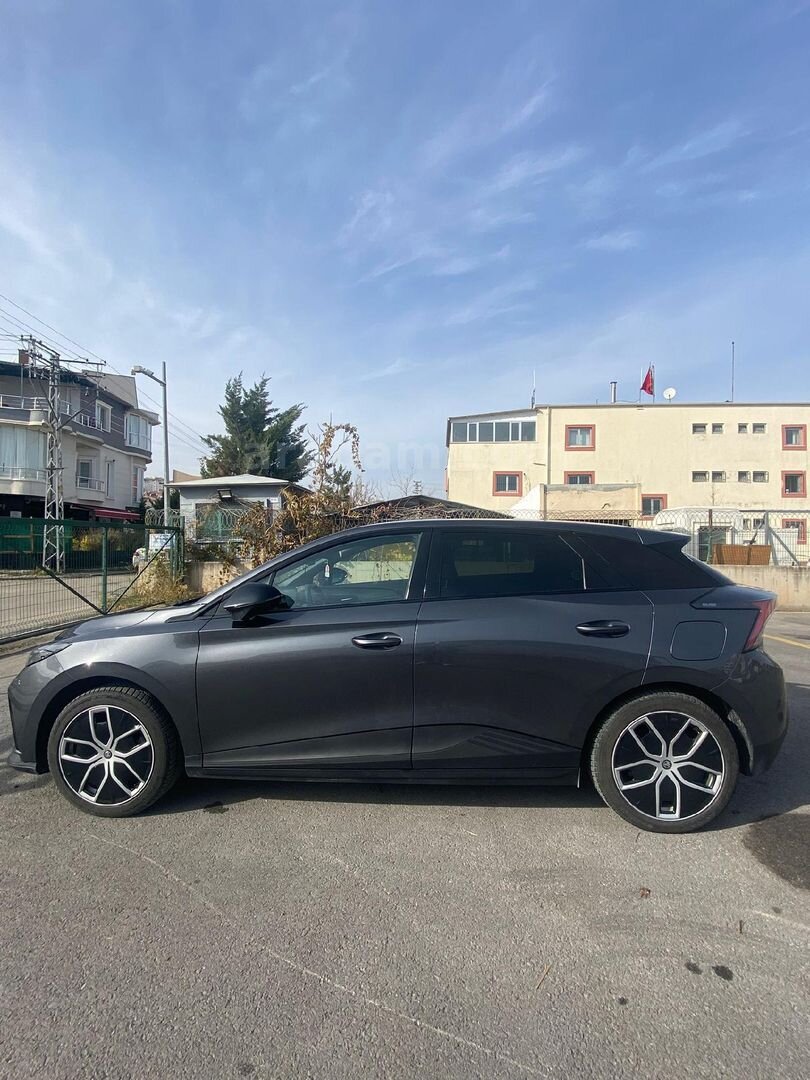 Sahibinden MG MG4 Luxury 2023 Model Ankara 73.000 km Füme 2