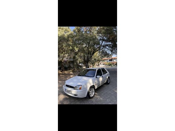 Sahibinden Ford Fiesta 1.25 Ghia 2000 Model  269.000 km Beyaz