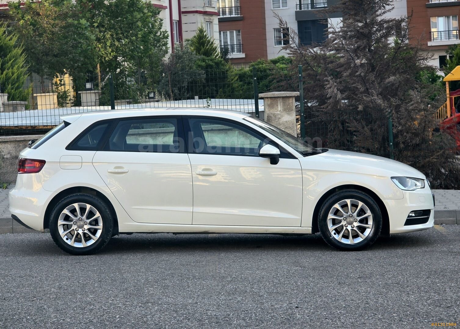 Galeriden Audi A3 Sportback 1.6 TDI Attraction 2015 Model Gaziantep 269.000 km Beyaz 5