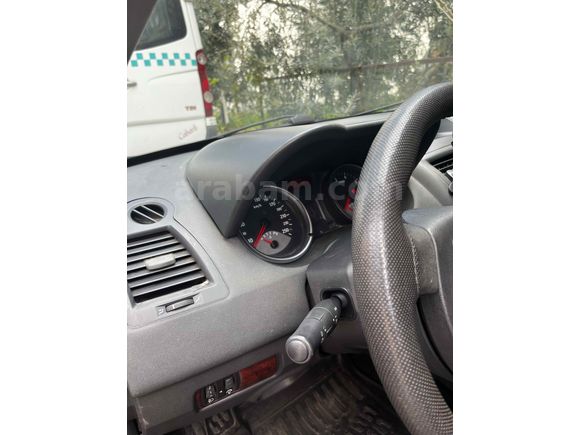 Sahibinden Renault Megane 1.6 Authentique 2004 Model 