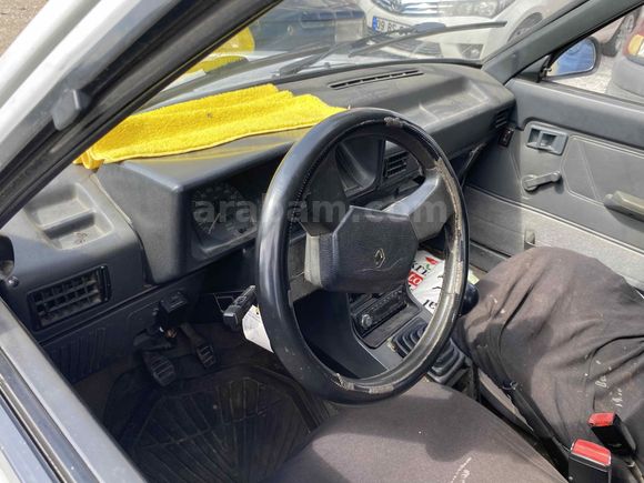 Galeriden Renault R 9 1.4 Broadway RL 1998 Model İzmir