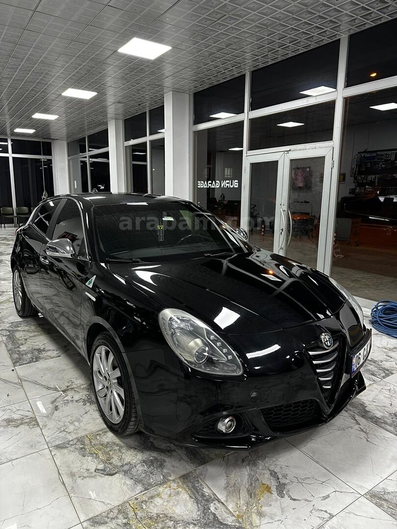 Sahibinden Alfa Romeo Giulietta 1.6 JTD Distinctive 2014 Model Sivas 164.000 km Siyah 7