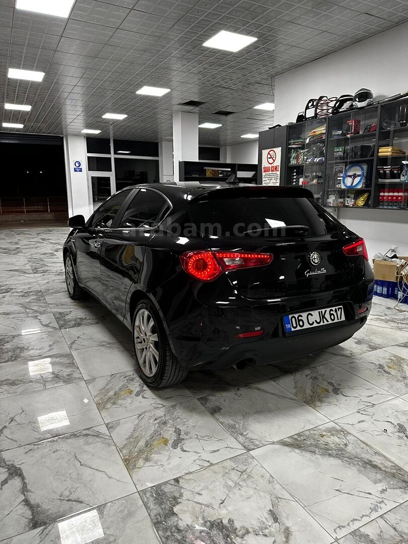 Sahibinden Alfa Romeo Giulietta 1.6 JTD Distinctive 2014 Model Sivas 164.000 km Siyah 6