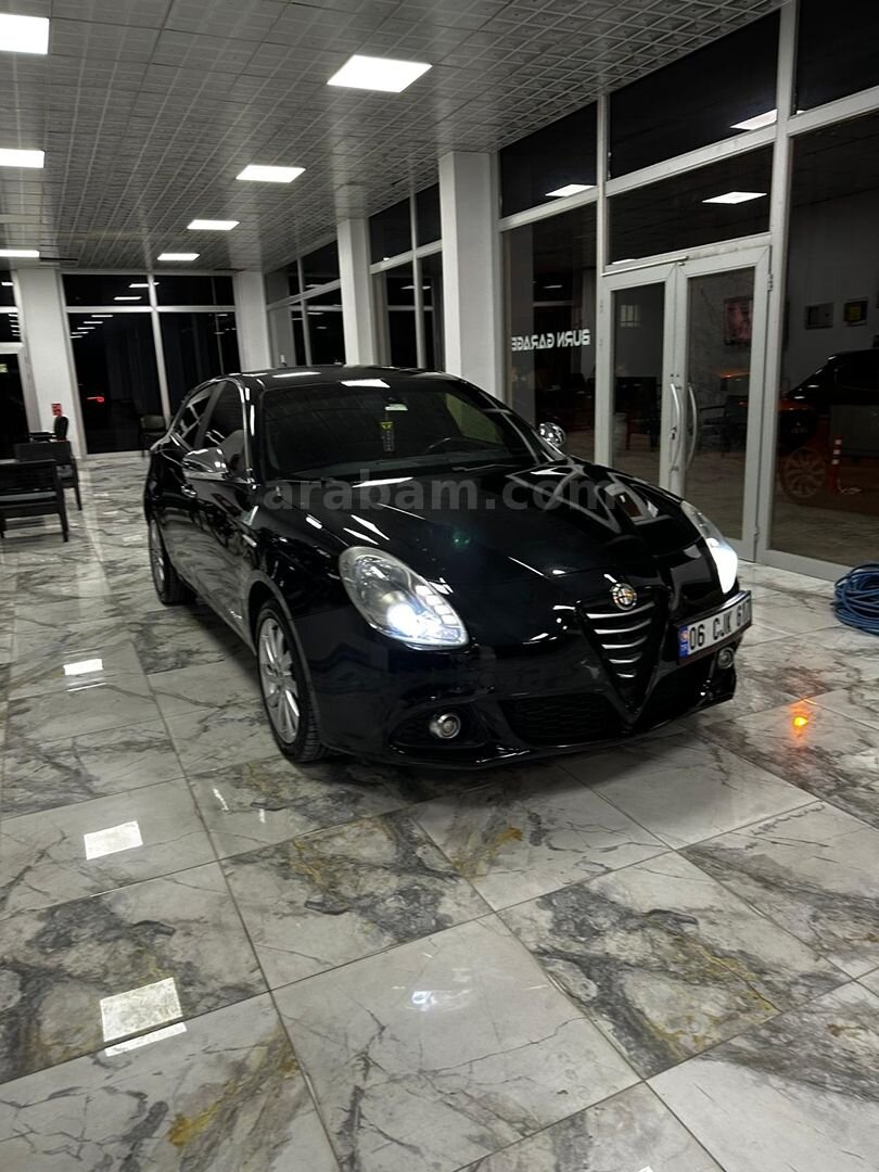 Sahibinden Alfa Romeo Giulietta 1.6 JTD Distinctive 2014 Model Sivas 164.000 km Siyah 4