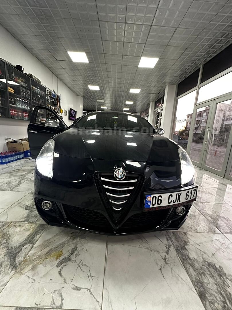 Sahibinden Alfa Romeo Giulietta 1.6 JTD Distinctive 2014 Model Sivas 164.000 km Siyah 2