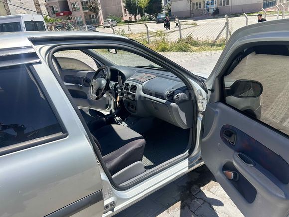 Sahibinden Renault Clio 1.4 RNA 2000 Model 