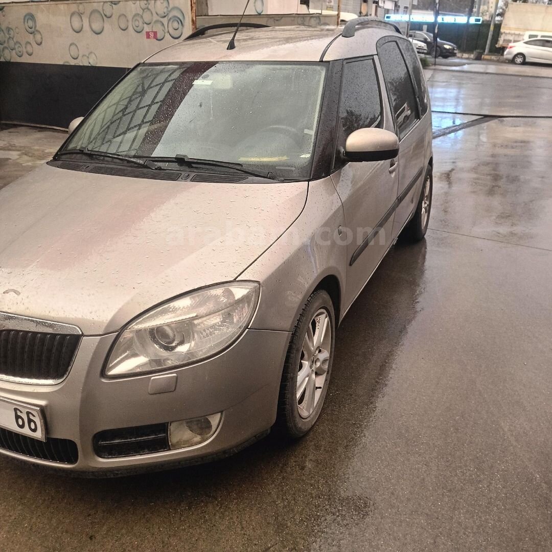 Sahibinden Skoda Roomster 1.6 Comfort 2008 Model İstanbul 226.000 km Gri 4