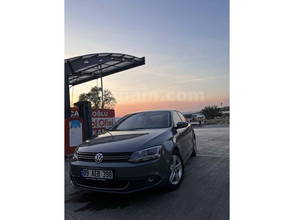Sahibinden Volkswagen Jetta 1.2 TSi Comfortline 2013 Model  235.000 km Füme