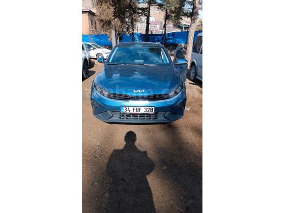 Sahibinden Kia Cerato 1.6 MPI Elegance 2022 Model  70.000 km Mavi (metalik)