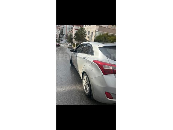 Sahibinden Hyundai i30 1.6 CRDi Elite .2013 Mode.satılmassa önemli degil sürekli düşük teklif verip durmayın l