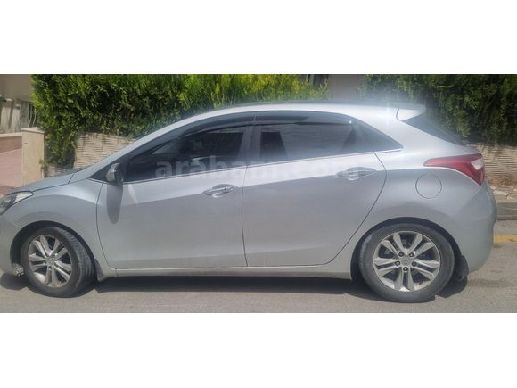 Sahibinden Hyundai i30 1.6 CRDi Elite .2013 Mode.satılmassa önemli degil sürekli düşük teklif verip durmayın l