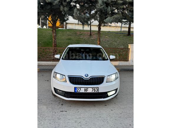 Sahibinden Skoda Octavia 1.6 TDI Elegance 2015 Model  250.000 km Beyaz
