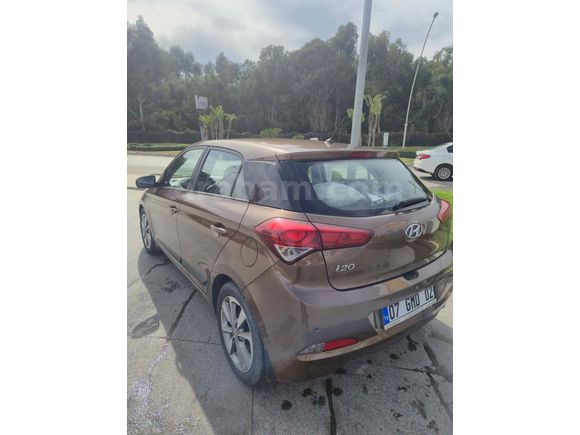 Sahibinden Hyundai i20 1.2 MPI Elite 2015 Model  85.000 km Kahverengi