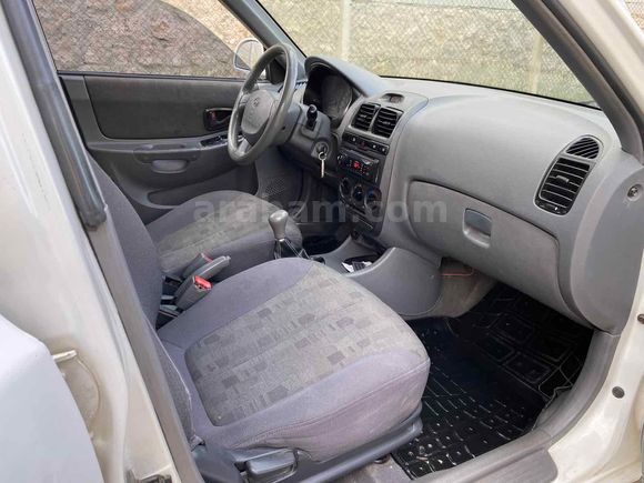 Galeriden Hyundai Accent 1.5 CRDi Admire 2005 Model Van