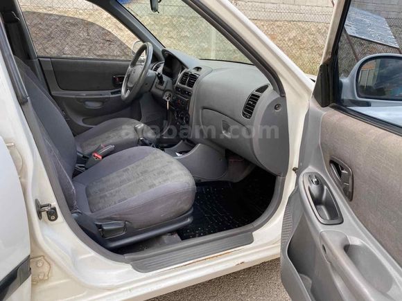Galeriden Hyundai Accent 1.5 CRDi Admire 2005 Model Van